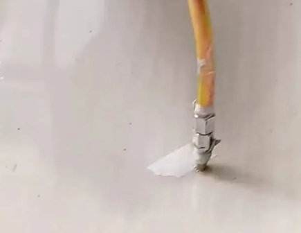 保定瓷砖空鼓维修公司专业解答在瓷砖铺贴过程中，如果使用的砂料过粗（如全部使用了粗砂），可能会导致以下问题